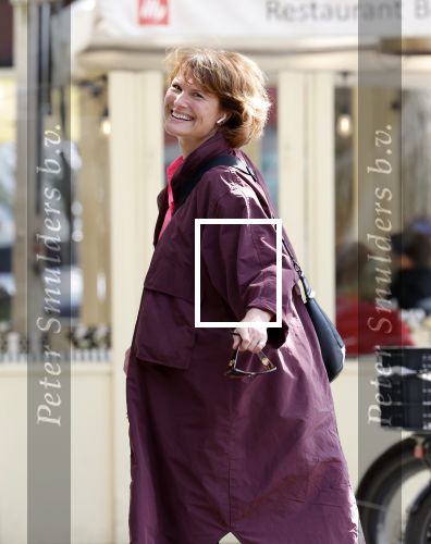 Amsterdam 7 mei 2026
Anouk v Nes op straat in Amsterdam zuid.