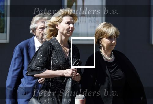 s Gravenzande 1 mei 2026
Begrafenis Jade Kops . Koningin Maxima heeft een mooi bloemstuk gestuurd . Claudia de Breij met ouders