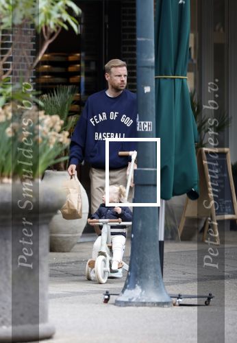Amsterdam 7 mei 2026
Davy Klaassen aan het winkelen met zijn dochtertje