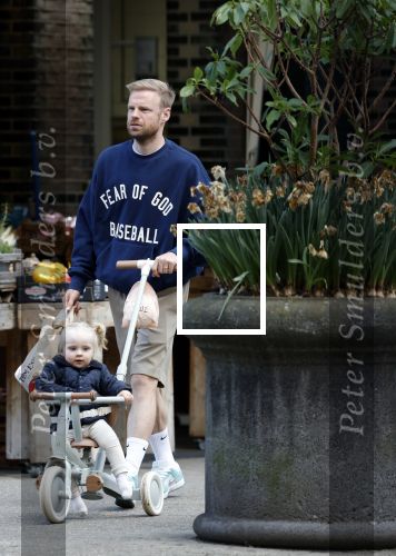 Amsterdam 7 mei 2026
Davy Klaassen aan het winkelen met zijn dochtertje