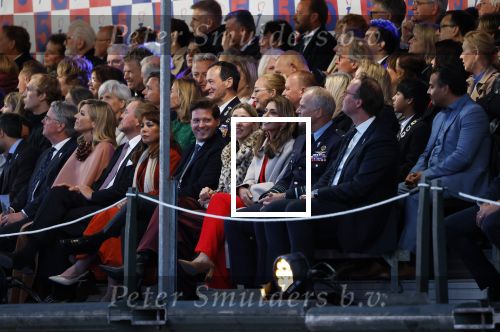 Amsterdam 5 mei 2026
5 mei Concert op de Amstel voor bevrijdingsdag . Koning Willem Alexander en Koningin Maxima zijn aanwezig .
Tineke Schouten en Splinter Chabot presenteren het . De artiesten die opterden zijn Roxeanne Hazes Acda en de Munnik Miss Envy Peru Edsilia Rombley Rolf Sanches en Fleur Raateland . Jamai Looman is dirigent .