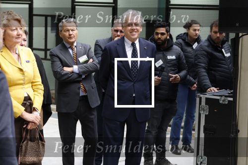 Almere 12 mei 2026
Koningin Maxima opent het nieuwe gebouw van Stichting Aap . Ed Nijpels zit in het bestuur van stichting Aap