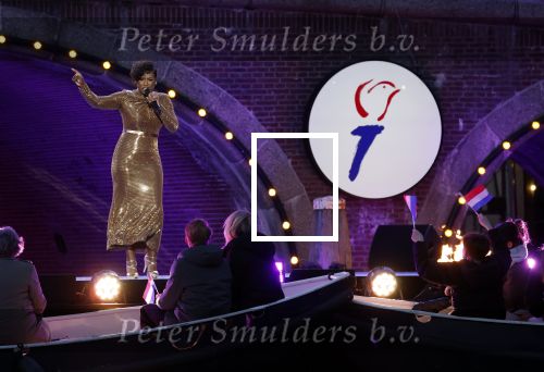 Amsterdam 5 mei 2026
5 mei Concert op de Amstel voor bevrijdingsdag . Koning Willem Alexander en Koningin Maxima zijn aanwezig .
Tineke Schouten en Splinter Chabot presenteren het . De artiesten die opterden zijn Roxeanne Hazes Acda en de Munnik Miss Envy Peru Edsilia Rombley Rolf Sanches en Fleur Raateland . Jamai Looman is dirigent .