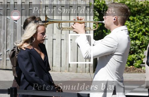 s Gravenzande 1 mei 2026
Begrafenis Jade Kops . Koningin Maxima heeft een mooi bloemstuk gestuurd . Emma Kok kwam met haar ouders en broer