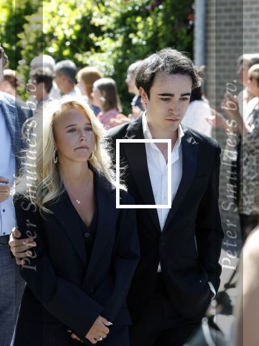 s Gravenzande 1 mei 2026
Begrafenis Jade Kops . Koningin Maxima heeft een mooi bloemstuk gestuurd . Emma Kok kwam met haar ouders en broer