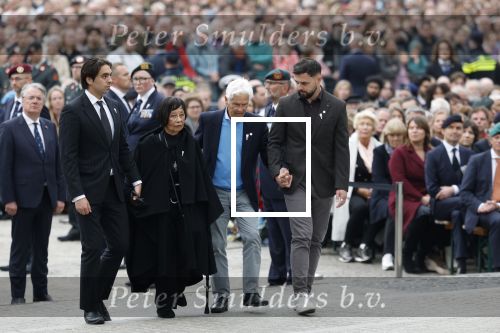 Amsterdam 4 mei 2026
Dodenherdenking 2026 op de dam met oa aanwezig Koning Willem Alexander en Koningin Maxima . Familie Klemann ( Monique en Suzanne)