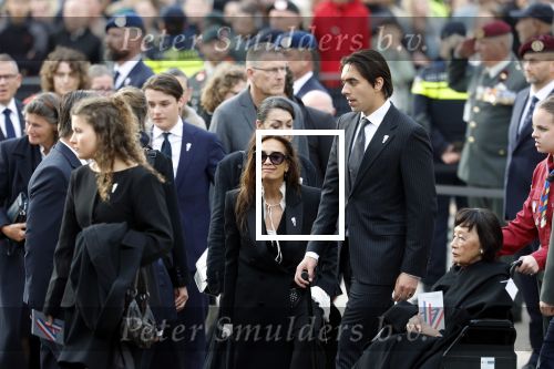 Amsterdam 4 mei 2026
Dodenherdenking 2026 op de dam met oa aanwezig Koning Willem Alexander en Koningin Maxima . Familie Klemann ( Monique en Suzanne)
