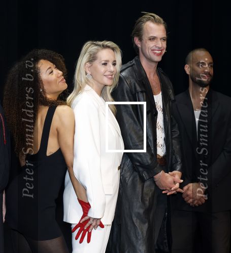 Amsterdam 11 mei 2026
Castpresentatie nieuwe versie musical Cabaret in het deLaMar theater -De cast bestaat oa uit : Hajo Bruins, Sylvia Poorta, Gaia Aikman, Chantal Janzen, Milan Sekeris, Freek Bartels,Marisa van Eyle en Valentijn Bernard