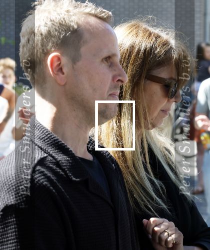 s Gravenzande 1 mei 2026
Begrafenis Jade Kops . Koningin Maxima heeft een mooi bloemstuk gestuurd . Isa Hoes en Jeroen v Veen