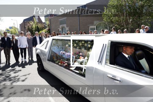 s Gravenzande 1 mei 2026
Begrafenis Jade Kops . Koningin Maxima heeft een mooi bloemstuk gestuurd
