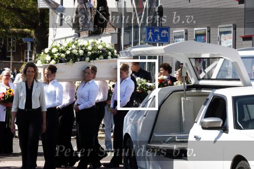s Gravenzande 1 mei 2026
Begrafenis Jade Kops . Koningin Maxima heeft een mooi bloemstuk gestuurd
