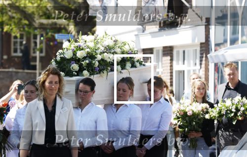 s Gravenzande 1 mei 2026
Begrafenis Jade Kops . Koningin Maxima heeft een mooi bloemstuk gestuurd