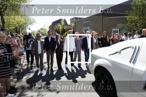 s Gravenzande 1 mei 2026
Begrafenis Jade Kops . Koningin Maxima heeft een mooi bloemstuk gestuurd . Ouders en familie Jade Kops