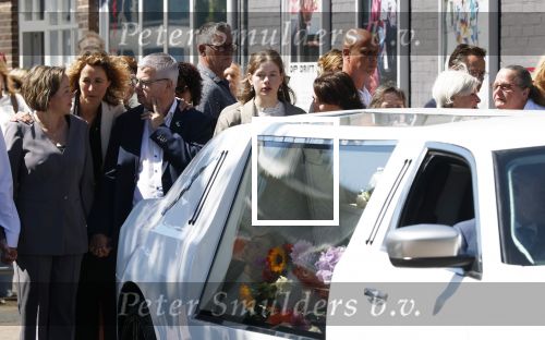 s Gravenzande 1 mei 2026
Begrafenis Jade Kops . Koningin Maxima heeft een mooi bloemstuk gestuurd . Ouders en familie Jade Kops