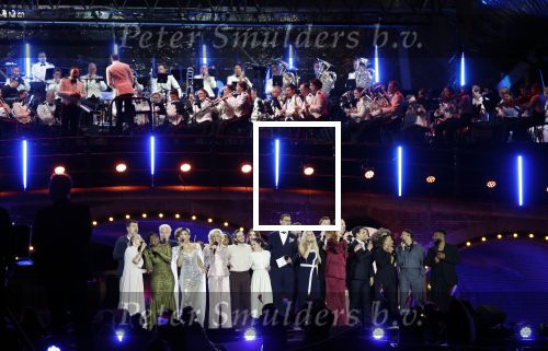 Amsterdam 5 mei 2026
5 mei Concert op de Amstel voor bevrijdingsdag . Koning Willem Alexander en Koningin Maxima zijn aanwezig .
Tineke Schouten en Splinter Chabot presenteren het . De artiesten die opterden zijn Roxeanne Hazes Acda en de Munnik Miss Envy Peru Edsilia Rombley Rolf Sanches en Fleur Raateland . Jamai Loman is dirigent .