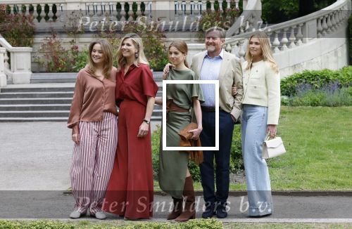 Den Haag 21 mei 2026
Fotouurtje met de koninklijke familie in de Hollandse tuin van Park Clingendael . Aanwezig Koning Willem Alexander Koningin Maxima Prinses Amalia Prinses Alexia en Prinses Ariane .