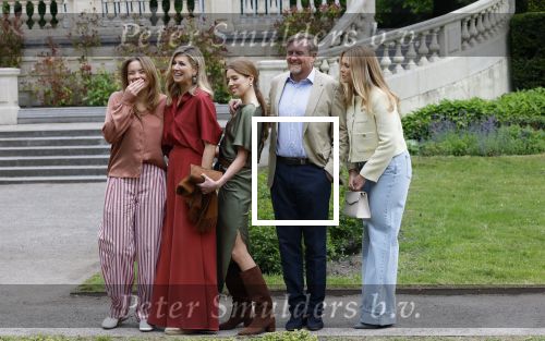 Den Haag 21 mei 2026
Fotouurtje met de koninklijke familie in de Hollandse tuin van Park Clingendael . Aanwezig Koning Willem Alexander Koningin Maxima Prinses Amalia Prinses Alexia en Prinses Ariane .