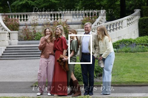 Den Haag 21 mei 2026
Fotouurtje met de koninklijke familie in de Hollandse tuin van Park Clingendael . Aanwezig Koning Willem Alexander Koningin Maxima Prinses Amalia Prinses Alexia en Prinses Ariane .