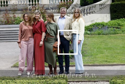 Den Haag 21 mei 2026
Fotouurtje met de koninklijke familie in de Hollandse tuin van Park Clingendael . Aanwezig Koning Willem Alexander Koningin Maxima Prinses Amalia Prinses Alexia en Prinses Ariane .
