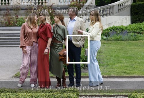 Den Haag 21 mei 2026
Fotouurtje met de koninklijke familie in de Hollandse tuin van Park Clingendael . Aanwezig Koning Willem Alexander Koningin Maxima Prinses Amalia Prinses Alexia en Prinses Ariane .
