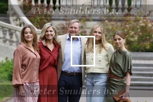 Den Haag 21 mei 2026
Fotouurtje met de koninklijke familie in de Hollandse tuin van Park Clingendael . Aanwezig Koning Willem Alexander Koningin Maxima Prinses Amalia Prinses Alexia en Prinses Ariane .