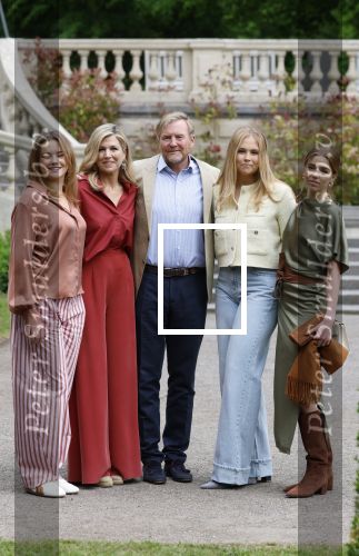 Den Haag 21 mei 2026
Fotouurtje met de koninklijke familie in de Hollandse tuin van Park Clingendael . Aanwezig Koning Willem Alexander Koningin Maxima Prinses Amalia Prinses Alexia en Prinses Ariane .