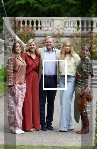 Den Haag 21 mei 2026
Fotouurtje met de koninklijke familie in de Hollandse tuin van Park Clingendael . Aanwezig Koning Willem Alexander Koningin Maxima Prinses Amalia Prinses Alexia en Prinses Ariane .