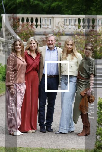 Den Haag 21 mei 2026
Fotouurtje met de koninklijke familie in de Hollandse tuin van Park Clingendael . Aanwezig Koning Willem Alexander Koningin Maxima Prinses Amalia Prinses Alexia en Prinses Ariane .