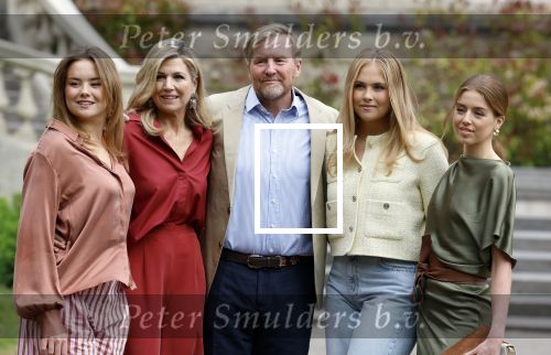 Den Haag 21 mei 2026
Fotouurtje met de koninklijke familie in de Hollandse tuin van Park Clingendael . Aanwezig Koning Willem Alexander Koningin Maxima Prinses Amalia Prinses Alexia en Prinses Ariane .