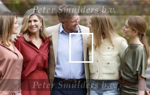 Den Haag 21 mei 2026
Fotouurtje met de koninklijke familie in de Hollandse tuin van Park Clingendael . Aanwezig Koning Willem Alexander Koningin Maxima Prinses Amalia Prinses Alexia en Prinses Ariane .