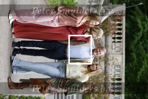 Den Haag 21 mei 2026
Fotouurtje met de koninklijke familie in de Hollandse tuin van Park Clingendael . Aanwezig Koning Willem Alexander Koningin Maxima Prinses Amalia Prinses Alexia en Prinses Ariane .