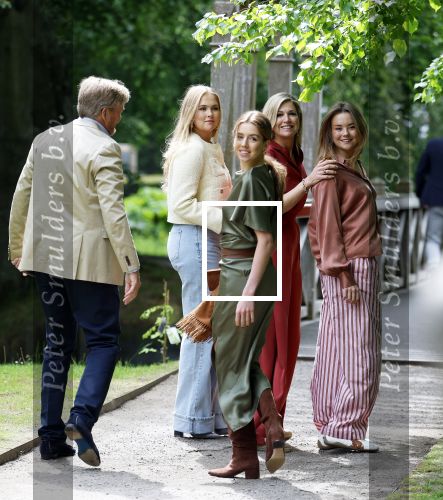 Den Haag 21 mei 2026
Fotouurtje met de koninklijke familie in de Hollandse tuin van Park Clingendael . Aanwezig Koning Willem Alexander Koningin Maxima Prinses Amalia Prinses Alexia en Prinses Ariane .