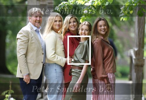 Den Haag 21 mei 2026
Fotouurtje met de koninklijke familie in de Hollandse tuin van Park Clingendael . Aanwezig Koning Willem Alexander Koningin Maxima Prinses Amalia Prinses Alexia en Prinses Ariane .