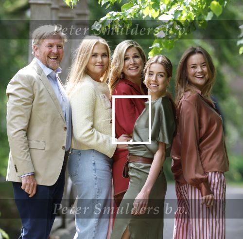 Den Haag 21 mei 2026
Fotouurtje met de koninklijke familie in de Hollandse tuin van Park Clingendael . Aanwezig Koning Willem Alexander Koningin Maxima Prinses Amalia Prinses Alexia en Prinses Ariane .