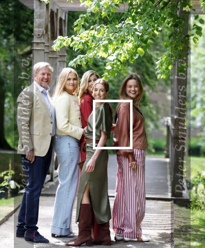 Den Haag 21 mei 2026
Fotouurtje met de koninklijke familie in de Hollandse tuin van Park Clingendael . Aanwezig Koning Willem Alexander Koningin Maxima Prinses Amalia Prinses Alexia en Prinses Ariane .