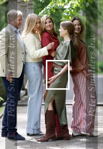 Den Haag 21 mei 2026
Fotouurtje met de koninklijke familie in de Hollandse tuin van Park Clingendael . Aanwezig Koning Willem Alexander Koningin Maxima Prinses Amalia Prinses Alexia en Prinses Ariane .