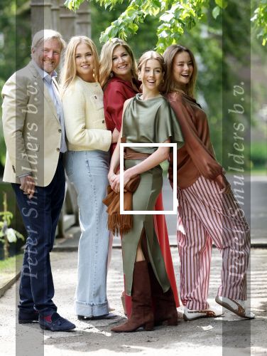Den Haag 21 mei 2026
Fotouurtje met de koninklijke familie in de Hollandse tuin van Park Clingendael . Aanwezig Koning Willem Alexander Koningin Maxima Prinses Amalia Prinses Alexia en Prinses Ariane .