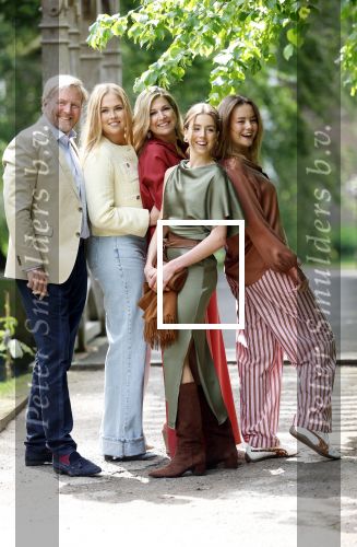 Den Haag 21 mei 2026
Fotouurtje met de koninklijke familie in de Hollandse tuin van Park Clingendael . Aanwezig Koning Willem Alexander Koningin Maxima Prinses Amalia Prinses Alexia en Prinses Ariane .