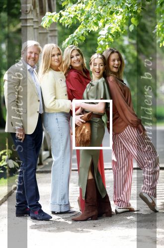 Den Haag 21 mei 2026
Fotouurtje met de koninklijke familie in de Hollandse tuin van Park Clingendael . Aanwezig Koning Willem Alexander Koningin Maxima Prinses Amalia Prinses Alexia en Prinses Ariane .