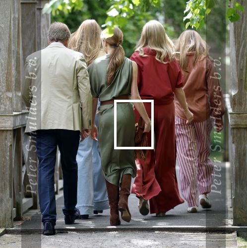 Den Haag 21 mei 2026
Fotouurtje met de koninklijke familie in de Hollandse tuin van Park Clingendael . Aanwezig Koning Willem Alexander Koningin Maxima Prinses Amalia Prinses Alexia en Prinses Ariane .