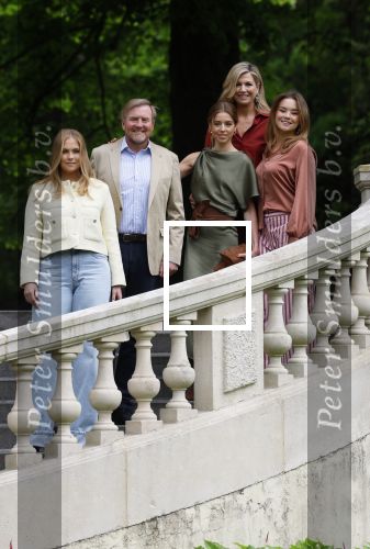 Den Haag 21 mei 2026
Fotouurtje met de koninklijke familie in de Hollandse tuin van Park Clingendael . Aanwezig Koning Willem Alexander Koningin Maxima Prinses Amalia Prinses Alexia en Prinses Ariane .