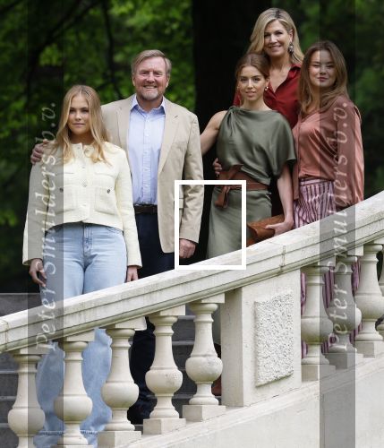 Den Haag 21 mei 2026
Fotouurtje met de koninklijke familie in de Hollandse tuin van Park Clingendael . Aanwezig Koning Willem Alexander Koningin Maxima Prinses Amalia Prinses Alexia en Prinses Ariane .