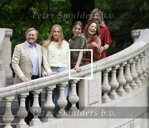Den Haag 21 mei 2026
Fotouurtje met de koninklijke familie in de Hollandse tuin van Park Clingendael . Aanwezig Koning Willem Alexander Koningin Maxima Prinses Amalia Prinses Alexia en Prinses Ariane .