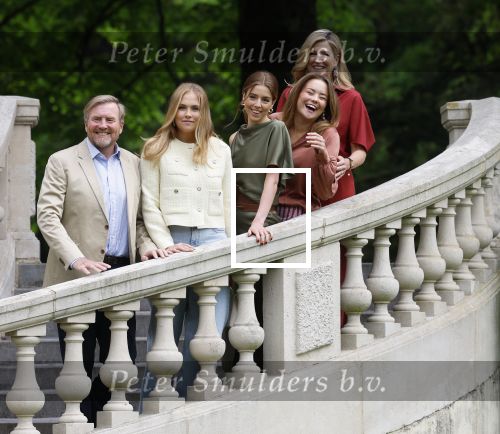Den Haag 21 mei 2026
Fotouurtje met de koninklijke familie in de Hollandse tuin van Park Clingendael . Aanwezig Koning Willem Alexander Koningin Maxima Prinses Amalia Prinses Alexia en Prinses Ariane .