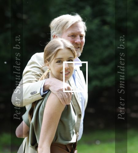 Den Haag 21 mei 2026
Fotouurtje met de koninklijke familie in de Hollandse tuin van Park Clingendael . Aanwezig Koning Willem Alexander Koningin Maxima Prinses Amalia Prinses Alexia en Prinses Ariane .