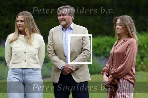 Den Haag 21 mei 2026
Fotouurtje met de koninklijke familie in de Hollandse tuin van Park Clingendael . Aanwezig Koning Willem Alexander Koningin Maxima Prinses Amalia Prinses Alexia en Prinses Ariane .