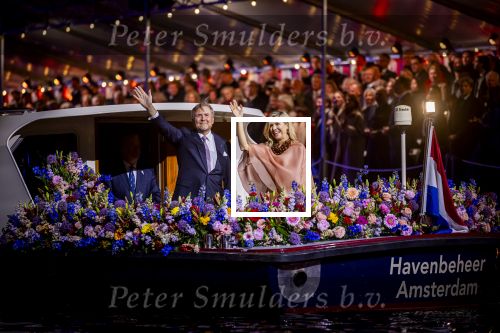 Amsterdam 5 mei 2026
5 mei Concert op de Amstel voor bevrijdingsdag . Koning Willem Alexander en Koningin Maxima zijn aanwezig .
Tineke Schouten en Splinter Chabot presenteren het . De artiesten die opterden zijn Roxeanne Hazes Acda en de Munnik Miss Envy Peru Edsilia Rombley Rolf Sanches en Fleur Raateland . Jamai Looman is dirigent .
