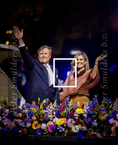 Amsterdam 5 mei 2026
5 mei Concert op de Amstel voor bevrijdingsdag . Koning Willem Alexander en Koningin Maxima zijn aanwezig .
Tineke Schouten en Splinter Chabot presenteren het . De artiesten die opterden zijn Roxeanne Hazes Acda en de Munnik Miss Envy Peru Edsilia Rombley Rolf Sanches en Fleur Raateland . Jamai Looman is dirigent .