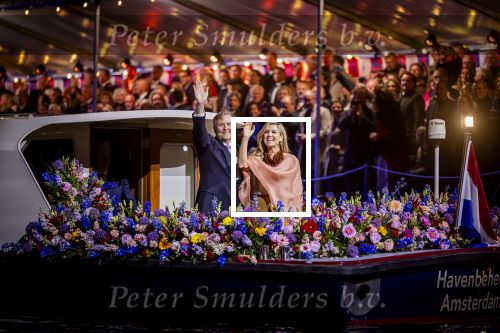 Amsterdam 5 mei 2026
5 mei Concert op de Amstel voor bevrijdingsdag . Koning Willem Alexander en Koningin Maxima zijn aanwezig .
Tineke Schouten en Splinter Chabot presenteren het . De artiesten die opterden zijn Roxeanne Hazes Acda en de Munnik Miss Envy Peru Edsilia Rombley Rolf Sanches en Fleur Raateland . Jamai Looman is dirigent .