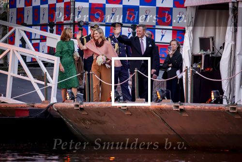 Amsterdam 5 mei 2026
5 mei Concert op de Amstel voor bevrijdingsdag . Koning Willem Alexander en Koningin Maxima zijn aanwezig .
Tineke Schouten en Splinter Chabot presenteren het . De artiesten die opterden zijn Roxeanne Hazes Acda en de Munnik Miss Envy Peru Edsilia Rombley Rolf Sanches en Fleur Raateland . Jamai Looman is dirigent .